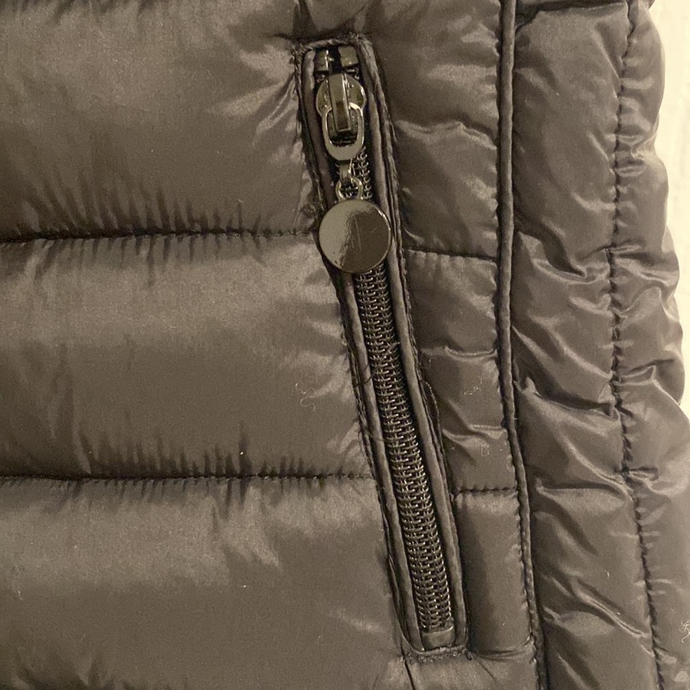 Puffer vest in black size small - Picture 3 of 5